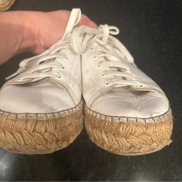 White and Purple Low-Top Sneakers with Textured Design - Picture 4 of 9